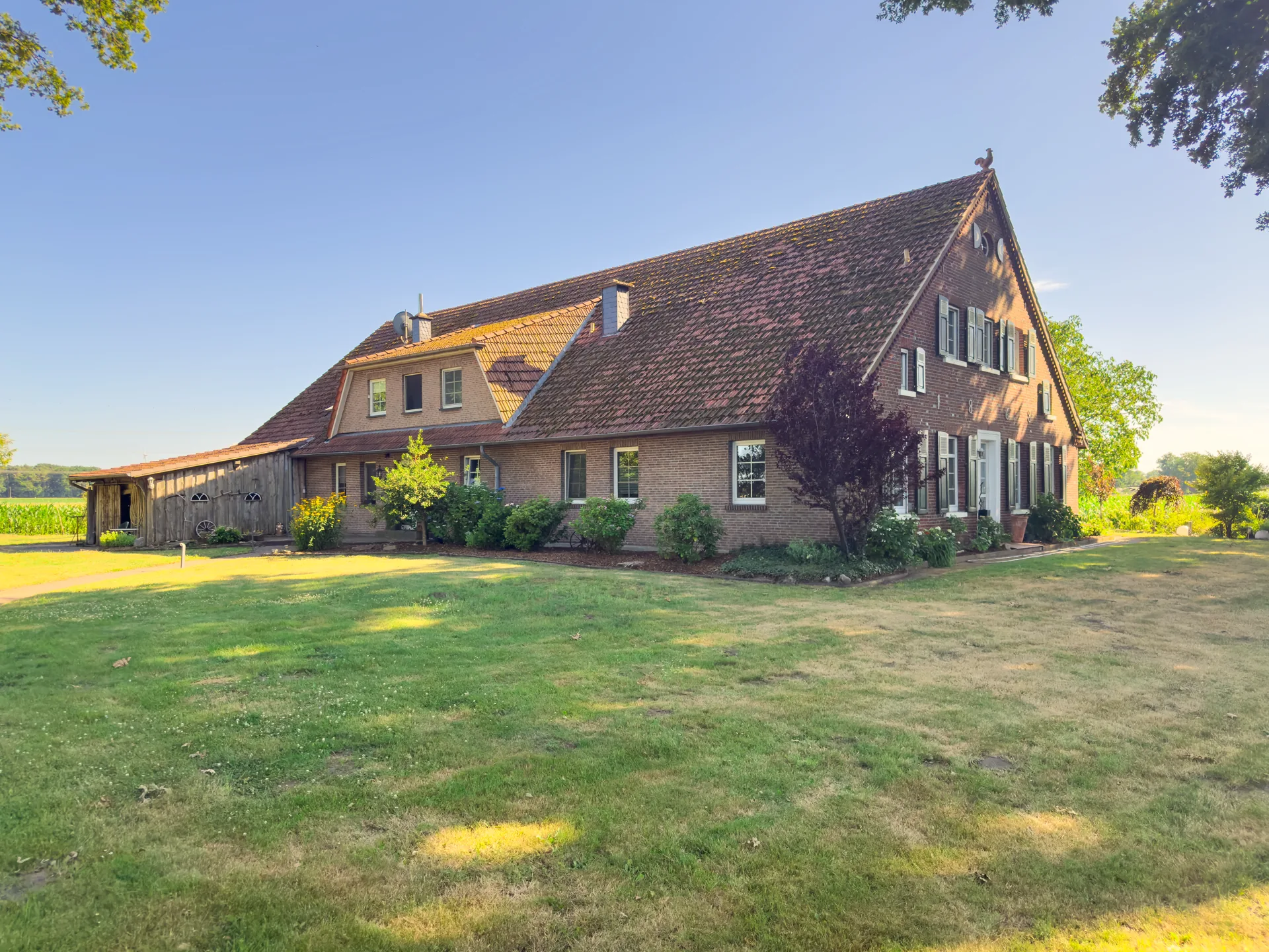 Historisches Landhaus-Anwesen mit ELW, Wintergarten & Fernblick · Bild 2
